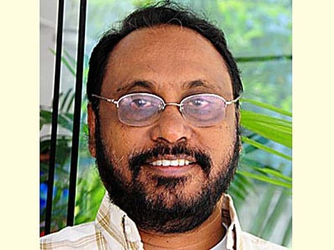 കേരള സര്ക്കാര് സ്വന്തമായി ഒരു ഹെലികോപ്റ്റര് വാങ്ങിക്കൂടെ..? ആകാശയാത്ര വിവാദത്തില് ചെറിയാന് ഫിലിപ്പ്