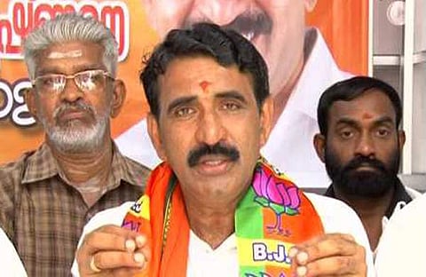 വയല്ക്കിളികളുടെ പ്രശ്നം പരിഹരിച്ച് ഇങ്ങോട്ടു വന്നാല് മതി; മുഖ്യമന്ത്രിക്കു കേന്ദ്രം അന്ത്യശാസനം നല്കിയെന്ന് ബിജെപി