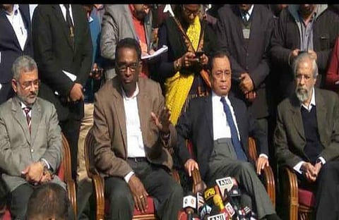 'ദേശവിരുദ്ധ ശക്തികള്ക്കൊപ്പം ജുഡീഷ്യറിയെ തകര്ക്കാന് ശ്രമിച്ചു' ; വാര്ത്താസമ്മേളനം നടത്തിയ ജഡ്ജിമാര്ക്കെതിരെ നടപടി വേണമെന്ന് ആവശ്യം