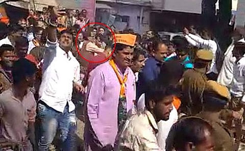 റാലിക്കിടെ മധ്യപ്രദേശ് മുഖ്യമന്ത്രി സെക്യൂരിറ്റി ജീവനക്കാരനെ മുഖത്തടിച്ചു (വീഡിയോ)