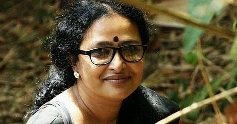 'ഞാന് വിശ്വസിക്കില്ല, ഈ വാര്ത്തയ്ക്ക് എന്തോ തകരാറുണ്ട്'; സ്ത്രീകള് ഗാര്ഹിക പീഡനത്തെ പിന്തുണക്കുന്നുണ്ടെന്ന വാര്ത്തയ്ക്കെതിരേ സുജ സൂസന്  ജോര്ജ്ജ്