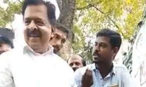 സമരപന്തലില് ചെന്നിത്തലയെ ചോദ്യം ചെയ്ത യുവാവിന് യൂത്ത് കോണ്ഗ്രസുകാരുടെ ക്രൂരമര്ദ്ദനം