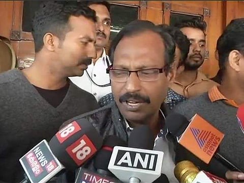 പ്രായപൂര്ത്തി ആയെന്ന് കരുതി ബോംബ് വെച്ച് കൊല്ലാമെന്നുണ്ടോ ? മകള്ക്ക് നാളെ എന്തു സംഭവിക്കുമെന്ന് അറിയില്ലെന്ന് ഹാദിയയുടെ അച്ഛന്