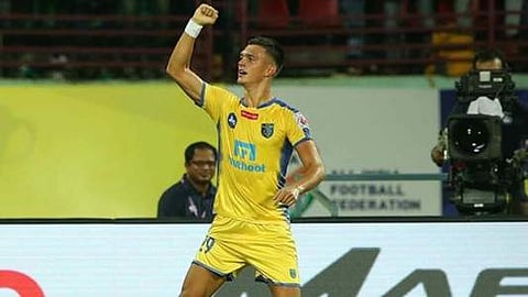 സ്ട്രൈക്കര് മാര്ക് സിഫ്നിയോസും ബ്ലാസ്റ്റേഴ്സ് വിടുന്നു; സിഫ്നിയോസിന്റെ സംഭാവനകള്ക്ക് നന്ദിയെന്ന് മാനേജ്മെന്റ്