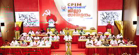 മുഖ്യമന്ത്രിക്ക് പൊലീസിനെ നിയന്ത്രിക്കാനാവുന്നില്ല; കൈരളി ചാനല് എന്തിനെന്നും സിപിഎം കോഴിക്കോട് ജില്ലാ സമ്മേളനം