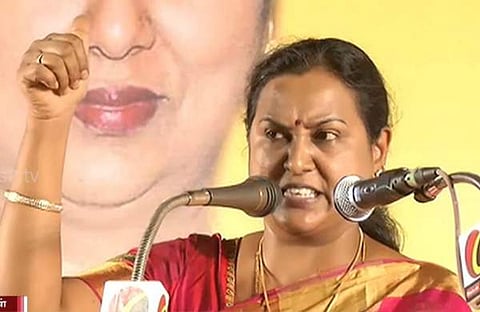 'ഇത്രയും കാലം ഉറങ്ങിക്കിടന്നവര് ഇപ്പോള് രാഷ്ട്രീയപാര്ട്ടിയുമായെത്തുന്നു' ; രജനിയുടെ രാഷ്ട്രീയ പ്രവേശനത്തെ പരിഹസിച്ച് വിജയകാന്തിന്റെ ഭാര്യ