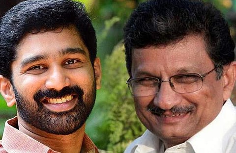 ഉമ്മന് ചാണ്ടിക്ക് അപ്പുറവും ലോകമുണ്ട്; വിടി ബല്റാമിനോട് അശോകന് ചരുവില്