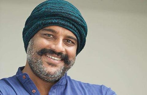 'നല്ല ഓര്മ്മകളെ ഉരുട്ടിക്കൊല്ലുന്നു,മരിച്ചുപോയ മഹാന്മാര് വരെ ഒളിവില് പോകേണ്ട അവസ്ഥ' :ബല്റാമിനെതിരെ മുരളി ഗോപി