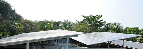 ഇത് സാഹസികോര്ജം തന്നെയാണ്; 17 ദിവസം കൊണ്ട് പൂക്കോട്ടുകാവില് തെളിഞ്ഞ സൗരോര്ജത്തിന്റെ കഥ