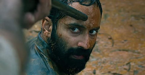 'ചളിയില് തണുത്ത് വിറങ്ങലിച്ച് നിന്നപ്പോള് ദേഹത്ത് ചൂടുവെള്ളം ഒഴിച്ചാണ് രക്ഷപ്പെട്ടത്'; വരത്തന്റെ ക്ലൈമാക്സിനെക്കുറിച്ച് ഫഹദ്