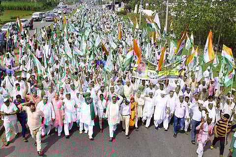 ഞങ്ങള് പാകിസ്ഥാനിലേക്ക് പോകണോ ? മോദി സര്ക്കാരിനെതിരെ കര്ഷക പ്രതിഷേധം, ഡല്ഹിയില് നിരോധനാജ്ഞ