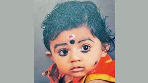 വീടിന് മുന്നില് നിന്ന രണ്ടു വയസ്സുകാരന് ഇടിമിന്നലേറ്റ് മരിച്ചു