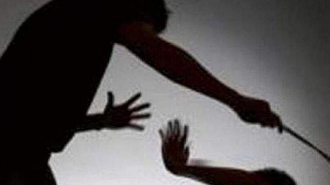 അമ്മയെയും മകളെയും പുരുഷന്മാരുടെ മുന്നില്വെച്ച് നഗ്നരാക്കി മര്ദിച്ചു ; പൊലീസ് ഉദ്യോഗസ്ഥക്കെതിരെ കേസെടുത്തു