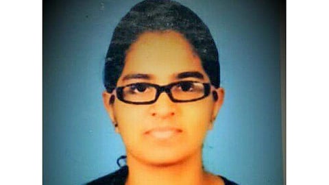 ഹോസ്റ്റലിൻെറ മൂന്നാം നിലയിൽ നിന്നും ചാടിയ വിദ്യാർഥിനി മരിച്ചു