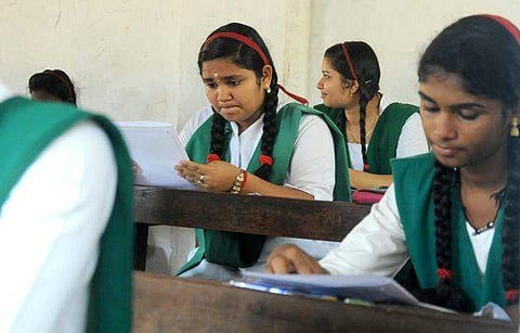 എസ്എസ്എൽസി മൂല്യനിർണയം ഏപ്രിൽ അഞ്ചു മുതൽ; മാർക്കിടാൻ പെൻസിൽ മതിയെന്ന് നിർദ്ദേശം, ക്യാമ്പുകളിൽ മൊബൈൽ ഫോണിന് വിലക്ക്