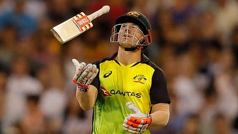 ഫില് ഹ്യൂസിന്റെ സഹോദരന് പ്രകോപിപ്പിച്ചു; ബാറ്റിങ് മതിയാക്കി വാര്ണര് ക്രീസ് വിട്ടു