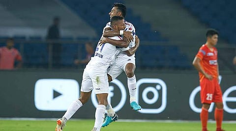 ഡിഫന്ററുടെ ഗോളില് ഡല്ഹിയുടെ കുതിപ്പ്; സമനിലയില് തളച്ച് പുനെ