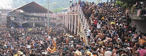 ശബരിമല: ഓണ്ലൈന് ബുക്കിങ് തുടങ്ങി; കെഎസ്ആര്ടിസിയില് ഒറ്റ ടിക്കറ്റില് പത്തുപേര്ക്ക് യാത്ര; സന്നിധാനത്ത് തങ്ങാനാവുക 24 മണിക്കൂര്