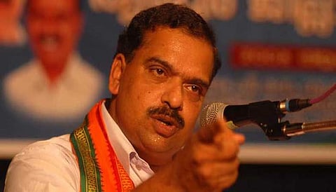 'സാലറി ചലഞ്ചില് തിരിച്ചടി കിട്ടിയത് അയ്യപ്പന്റെ കളി, ഇനിയും പണികിട്ടും'; മന്ത്രിമാരെ ഊളംപാറയിലേക്ക് അയക്കണമെന്ന് കൃഷ്ണദാസ്