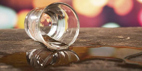 വയനാട്ടില് വ്യാജമദ്യം കഴിച്ച് മൂന്നു പേര് മരിച്ചു ; മദ്യം കൊണ്ടുവന്നത് കര്ണാടകയില് നിന്ന്