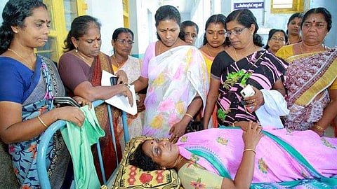 പൊലീസ് നോക്കുകുത്തി; വനിതാ പഞ്ചായത്ത് പ്രസിഡന്റിന് ക്രൂരമര്ദ്ദനം