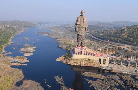 പട്ടേലിന്റെ പ്രതിമയിലേക്ക് സന്ദര്ശകരുടെ ഒഴുക്ക്; പതിനൊന്ന് ദിവസത്തിനകം സന്ദര്ശിച്ചത് 1.28 ലക്ഷം ആളുകള്, വാരാന്ത്യത്തില് മാത്രം 50,000 പേര്