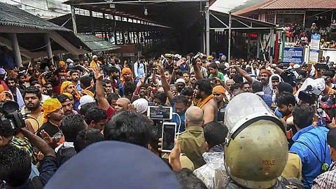 ശബരിമല: ഫോട്ടോ ആല്ബത്തിന് പിന്നാലെ വീഡിയോ ആല്ബം തയ്യാറാക്കി പൊലീസ്; കുരുക്ക് മുറുകുന്നു; നെട്ടോട്ടം