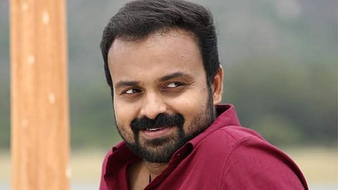 'ലോക്കല് സ്പേസ് എന്ജിനീയര് ആയി മാറിയ എനിക്ക് മുന്നില് നാസയൊക്കെ എന്ത്': റോക്കറ്റ് പറത്തുന്ന വീഡിയോയുമായി ചാക്കോച്ചന്