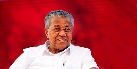 'ഇരട്ടച്ചങ്കന് എന്ന പേരില് ലോകമാകെ കീര്ത്തി നേടിയ പിണറായി വിജയന്'; വേദിയില് മുഖ്യമന്ത്രിയെ പുകഴ്ത്തി സ്വാഗതഗാനം