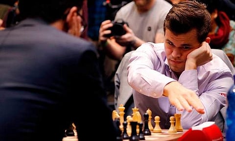 കുരുക്കഴിച്ച് വീണ്ടും കിരീടം ചൂടി കാള്സന്; തുടര്ച്ചയായ നാലാം വട്ടവും ലോക ചെസ് ചാമ്പ്യന്