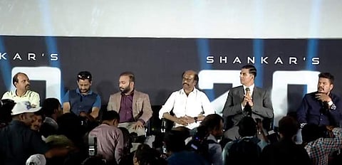 'ലേറ്റാനാ കൂടാ കറക്ടാ വരണം, വന്താ ഷുവറാ അടിക്കണം'; ആരാധകരെ ഇളക്കി മറിച്ച് സ്റ്റൈല് മന്നന്; രാഷ്ട്രീയ പ്രഖ്യാപന വേദിയായി 2.o ട്രെയിലര് ലോഞ്ച്