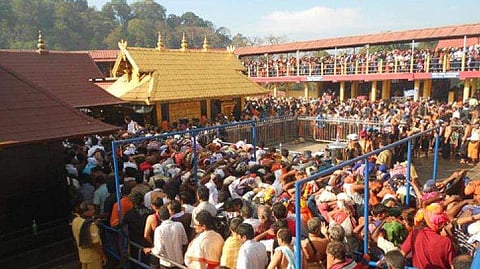 ശബരിമല ദര്ശനത്തിന് കൂടുതല് യുവതികള്, ഓണ്ലൈനില് ഇതുവരെ ബുക്ക് ചെയ്തത് 550 പേര്; മണ്ഡലകാലം സംഘര്ഷഭരിതമാകും