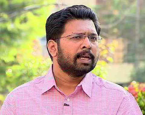 കൊടി പിടിക്കാത്ത ഒരാളെ വേണ്ട; ശബരീനാഥ് എംഎല്എക്കെതിരെ യൂത്ത് കോൺഗ്രസ്