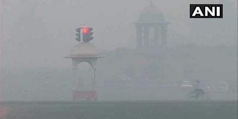 ദീപാവലിക്ക് ശേഷം പുകമഞ്ഞില് മൂടി രാജ്യതലസ്ഥാനം: വായുമലിനീകരണം ഒറ്റ ദിവസം കൊണ്ട് വന്തോതില് കൂടി