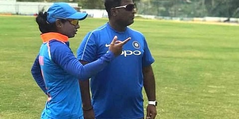 രമേഷ് പവാര് പുറത്ത് ; കാലാവധി നീട്ടിനല്കിയില്ല ; വനിതാ ടീം പരിശീലകനായി ടോം മൂഡിയും ഡേവ് വാറ്റ്മോറും പരിഗണനയില് ?