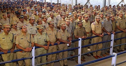 വാവരുനടയിലെ ബാരിക്കേഡ് കോടതി ഉത്തരവ് ലഭിച്ചാൽ മാറ്റും; അതുവരെ നിലവിലെ സ്ഥിതി തുടരുമെന്ന് പൊലീസ്