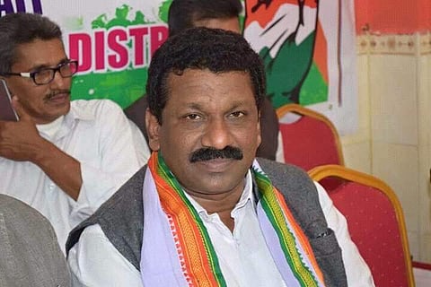 പാർട്ടി ഓഫീസ് നിർമിക്കുന്നതിനായി 40 ലക്ഷത്തിന്റെ വീട് വിറ്റ് സതീശൻ പാച്ചേനി