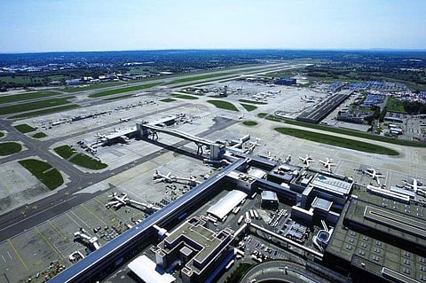 ഡ്രോണുകൾ; ഗാറ്റ്വിക് വിമാനത്താവളത്തിന്റെ പ്രവർത്തനം നിലച്ചു; ലക്ഷക്കണക്കിന് യാത്രക്കാർ പെരുവഴിയിൽ; ഭീകരാക്രമണ സാധ്യത തള്ളി പൊലീസ്