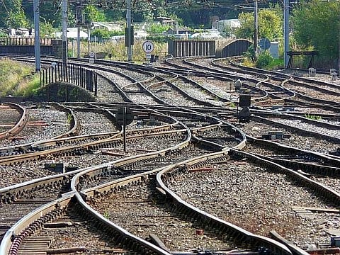 പാളത്തിന്റെ അറ്റകുറ്റ പണികൾ; ക്രിസ്മസ് അവധിക്കാലത്തെ ഗതാഗത നിയന്ത്രണം ട്രെയിൻ യാത്രക്കാരെ വലയ്ക്കുന്നു