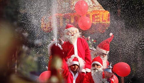 പള്ളിയ്ക്ക് നേരെ കല്ലേറ്, കരോള് സംഘത്തെ ആക്രമിച്ചു; ഡിവൈഎഫ്ഐ പ്രവര്ത്തകര്ക്കെതിരേ കേസ്