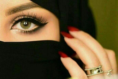 യുവാക്കളെ ഹണിട്രാപ്പില് കുരുക്കാന് സുന്ദരികളെ നിയോഗിച്ച് പാക് ഭീകരര്; ലക്ഷ്യം ആയുധക്കടത്ത്