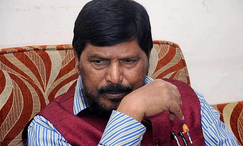 പൊതുപരിപാടിക്കിടെ കേന്ദ്രമന്ത്രിയുടെ മുഖത്ത് അടിക്കാന് ശ്രമം; യുവാവ് അറസ്റ്റില്