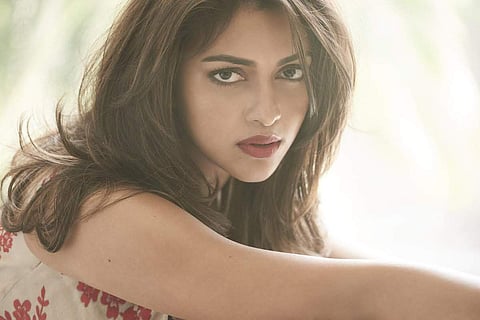 ഒരു മാംസകഷ്ണം പോലെ എന്നെ വില്ക്കാല് അയാള് തയ്യാറായിരുന്നു; ഒപ്പം നിന്നതിന് വിശാലിന് നന്ദി: അമലാപോളിന്റെ ട്വീറ്റ്