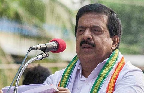 മന്ത്രിമാര്ക്ക് പഞ്ചിംഗ് നിര്ബന്ധമാക്കിയാല് ഒരാള്ക്കും ശമ്പളം ലഭിക്കില്ല : രമേശ് ചെന്നിത്തല