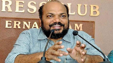 അശാന്തന്റെ മൃതദേഹം വെയ്ക്കാന് അനുവദിക്കില്ലെന്ന് പറഞ്ഞപ്പോള് വഴങ്ങിയത് തെറ്റ്: പി രാജീവ്