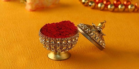 സഹപാഠിയുടെ തലയില് സിന്ദൂരമിട്ടു; സ്കൂള് വിദ്യാര്ത്ഥിയുടെ പേരില് പോക്സോ നിയമപ്രകാരം കേസെടുത്ത് അഴിക്കുള്ളിലാക്കി