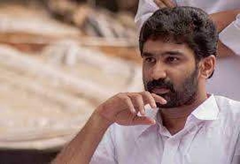 പ്രതിപക്ഷ പ്രതിഷേധത്തില് വ്യത്യസ്തനായി ബല്റാം; കറുത്ത ബാഡ്ജ് ധരിക്കാന് വിസമ്മതിച്ചു