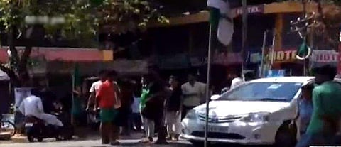 മണ്ണാര്ക്കാട് ഹര്ത്താലിന്റെ മറവില് ലീഗ് പ്രവര്ത്തകരുടെ അഴിഞ്ഞാട്ടം