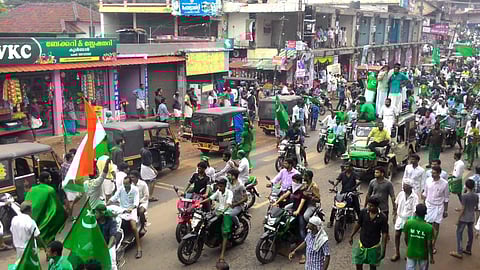 മണ്ണാര്ക്കാട് ഹര്ത്താലില് അക്രമം : അറസ്റ്റിലായ മൂന്ന് പേരെ ലീഗ് നേതാവ് പൊലീസ് സ്റ്റേഷനില് നിന്നും ബലമായി ഇറക്കിക്കൊണ്ടുപോയി