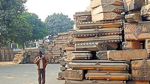 രാമക്ഷേത്രത്തെ എതിര്ക്കുന്ന മുസ്ലീങ്ങള് പാക്കിസ്ഥാനില് പോകണം:ഷിയാ നേതാവ്